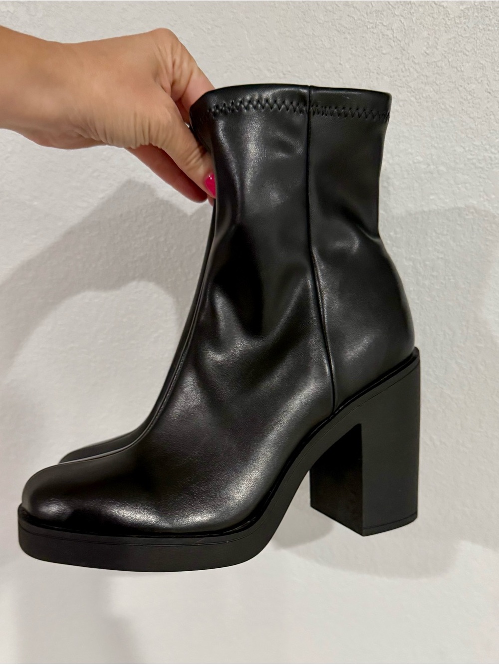 Madden Girl Women’s Black Ankle Boots Side Zip Round Toe Chunky Block Heel Sz 10